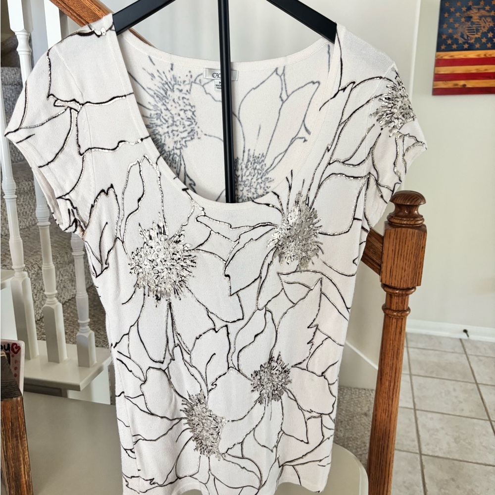 Women’s White Floral Scoop Neck Tee with Metallic Accents